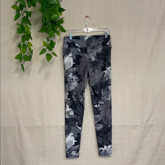 Adidas Monochrome Leaf Pattern Leggings - Picture 2 of 4